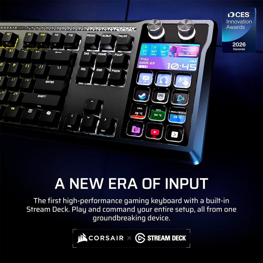 Primer plano de un teclado gaming Corsair con una pantalla táctil Stream Deck integrada que muestra estadísticas de CPU, GPU y controles multimedia.