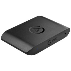 Tarjeta de captura de video externa Elgato HD60 X en color negro mate, mostrada en perspectiva diagonal sobre un fondo blanco limpio.