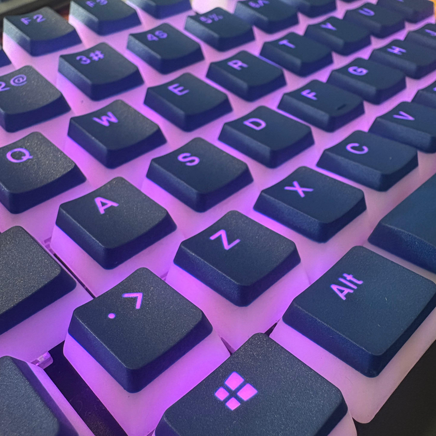 keycaps-pudding-doubleshot-blue-iluminacion-rgb keycaps pudding doubleshot blue instaladas en teclado mecanico con retroiluminacion rgb